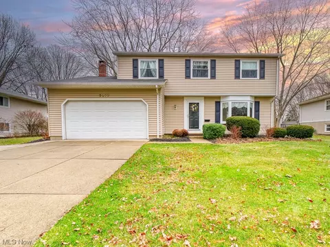 6277 Gatewood Dr, Mentor, OH 44060