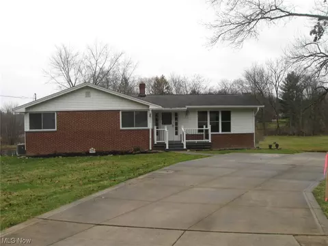 8205 Springview Rd, Sagamore Hills, OH 44067