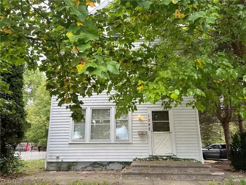 1302 Beardsley St, Akron, OH 44301
