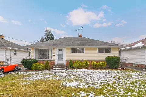 16312 Mendota, Maple Heights, OH 44137