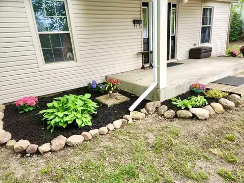 9546 E Center St, Windham, OH 44288 photo 4