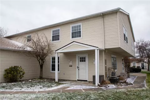 3082 Ivy Hill Cir, Cortland, OH 44410