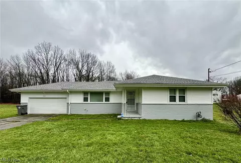 2321 Bott St, Youngstown, OH 44505