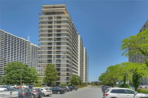 12550 Lake Ave #303, Lakewood, OH 44107