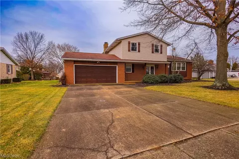 1725 Hiram St, Louisville, OH 44641