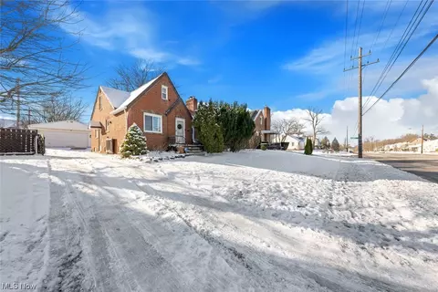 9227 Snow Rd, Parma Heights, OH 44130