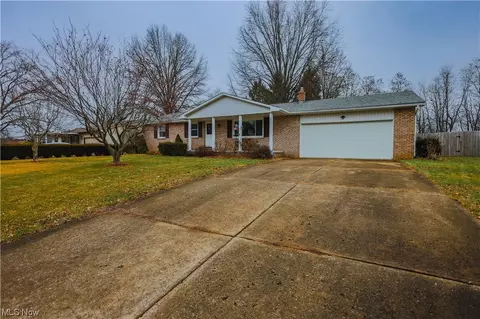 615 Taff Cir, Louisville, OH 44641