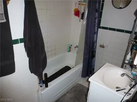 Bath - 117 Ab High St, Flushing, OH 43977 photo 3 of 3