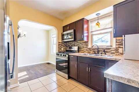 6107 Forest Ave, Parma, OH 44129 photo 2