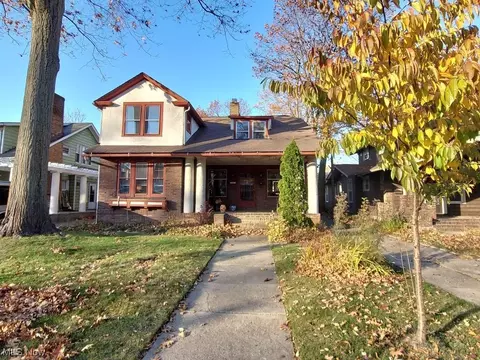 13051 Cedar Rd, Cleveland Heights, OH 44118