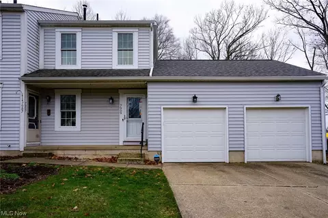 7909 Amberly Cir NW, North Canton, OH 44720
