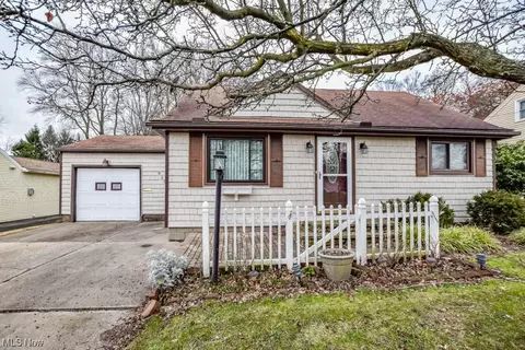 815 Werstler Ave NW, North Canton, OH 44720