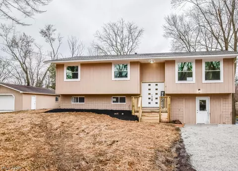 2859 Wayne St, Norton, OH 44203