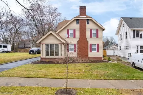 445 Briarwood Dr, Akron, OH 44320