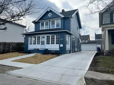 17814 Crestland Rd, Cleveland, OH 44119
