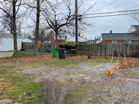 244 E 238th St, Euclid, OH 44123 photo 18