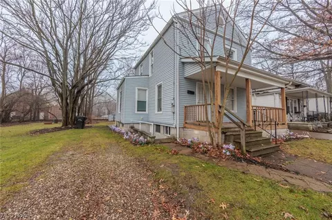 346 16th St, Elyria, OH 44035 photo 2