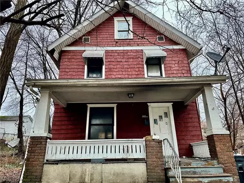 1031 Fairbanks Pl, Akron, OH 44306