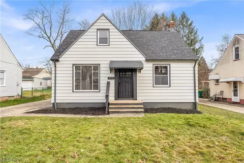 5125 Catherine St, Maple Heights, OH 44137