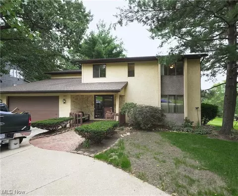 195 Silver Valley Blvd, Munroe Falls, OH 44262