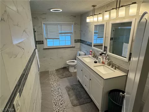 7845 Ridge Rd, Parma, OH 44129 photo 10