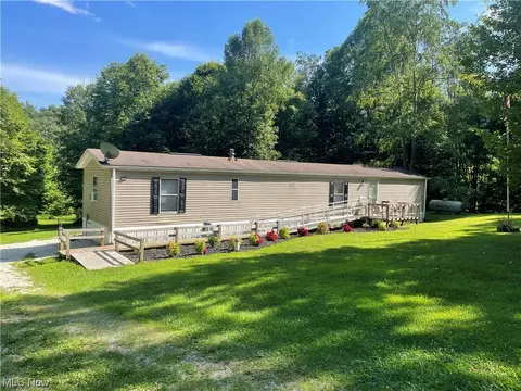 9576 Cordova Rd SW, Bowerston, OH 44695