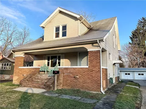 4704 Snow Rd, Parma, OH 44134