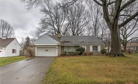 1159 Carver Rd, Cleveland Heights, OH 44112