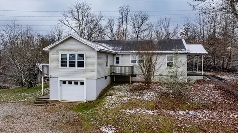 1065 Deerwalk Hwy, Waverly, WV 26184