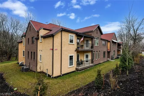 1412 S Main St #203, North Canton, OH 44720
