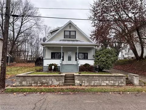 1311 Lake Dr, Zanesville, OH 43701