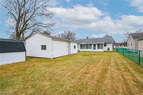 2003 Midway Ave NE, Canton, OH 44705 photo 3