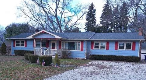 193 Nestledown Dr, Mogadore, OH 44260