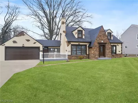 26 Woodview Ave, Youngstown, OH 44512