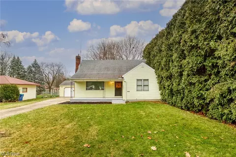 2526 5th Ave, Youngstown, OH 44505 | 6 Photos - Movoto