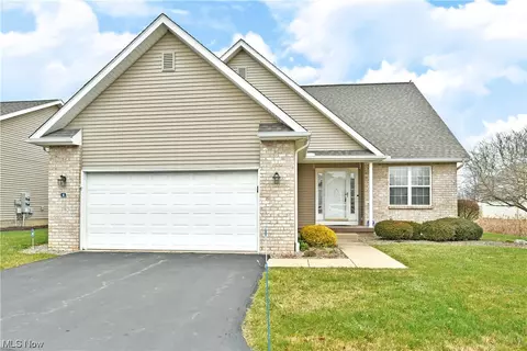 4 Danbury Ct, Warren, OH 44481