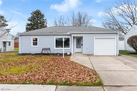 10052 Newkirk Dr, Parma Heights, OH 44130