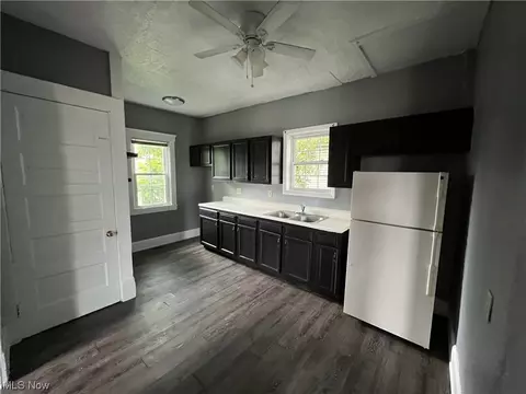 121 Taft, Elyria, OH 44035 photo 4
