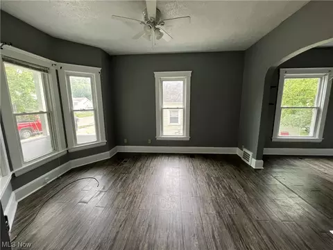 121 Taft, Elyria, OH 44035 photo 2