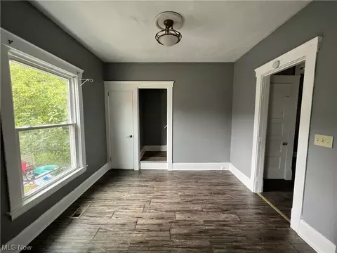 121 Taft, Elyria, OH 44035 photo 3