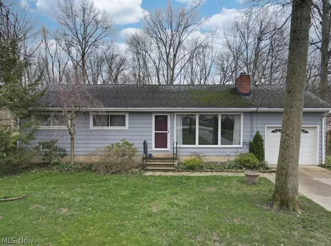 8883 Olde 8 Rd, Northfield Center, OH 44067