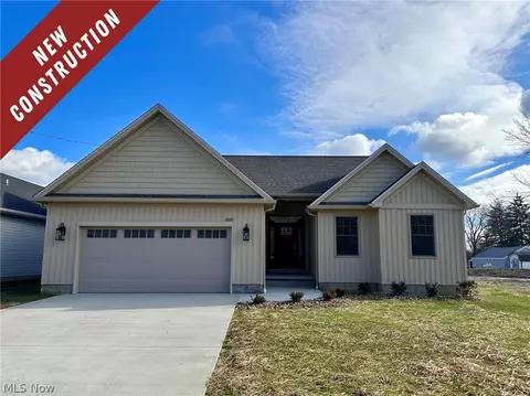 1527 N Carnegie Ave, Niles, OH 44446