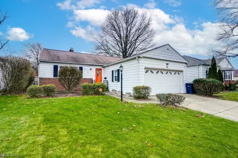 4828 S Sedgewick Rd, Lyndhurst, OH 44124