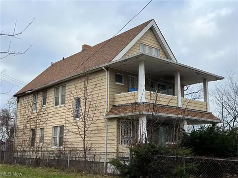 1822 Mannering Rd, Cleveland, OH 44112