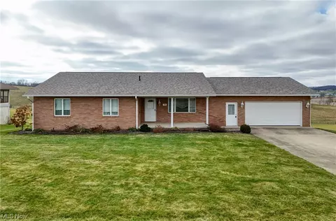 174 Pleasant Vly SE, Sugarcreek, OH 44681