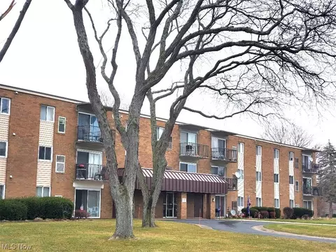 1305 S Lake Wilmer Dr #209, Sandusky, OH 44870