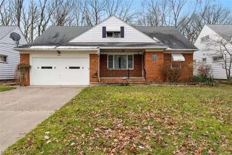 1784 Braeburn Park Dr, Euclid, OH 44117