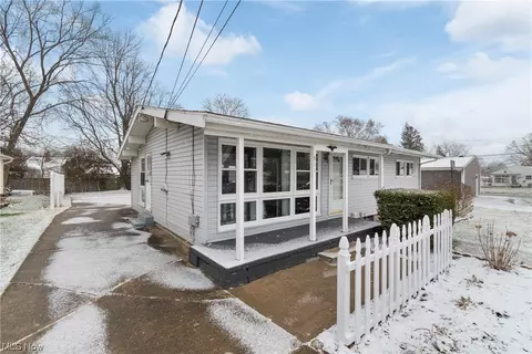 911 Bel Air NW, North Canton, OH 44720