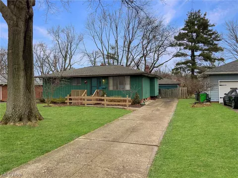 167 Maplelawn, Berea, OH 44017 photo 2
