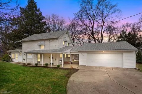 7394 Carole Dr, Mentor, OH 44060